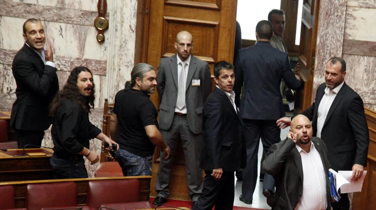 Ανακρίτριες : Αρση της ασυλίας όλων των βουλευτών της Χρυσής Αυγής