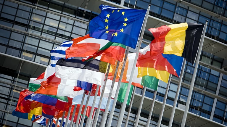 Πρόσβαση σε 25 δισ. ευρώ αποκτούν οι ευρωπαϊκές ΜμΕ