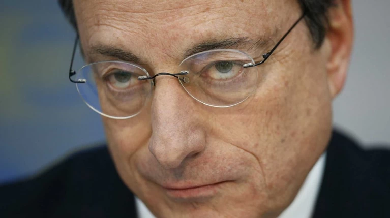 Ντράγκι: Ζητά κρατικές εγγυήσεις για τα τραπεζικά δάνεια σε μικρομεσαίους