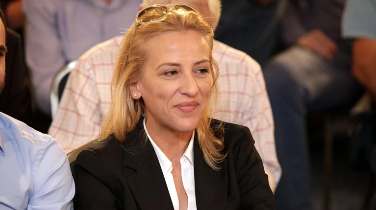 Η Δούρου ψήφισε τον προϋπολογισμό Σγουρού
