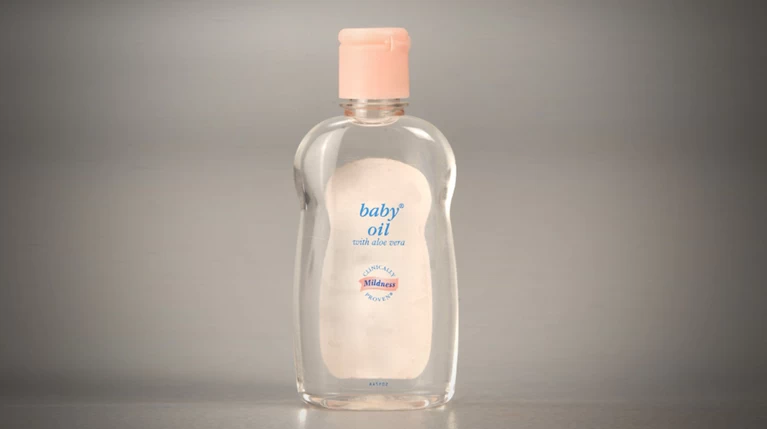 Baby oil: Έχει περισσότερες χρήσεις απ' όσες φαντάζεστε...