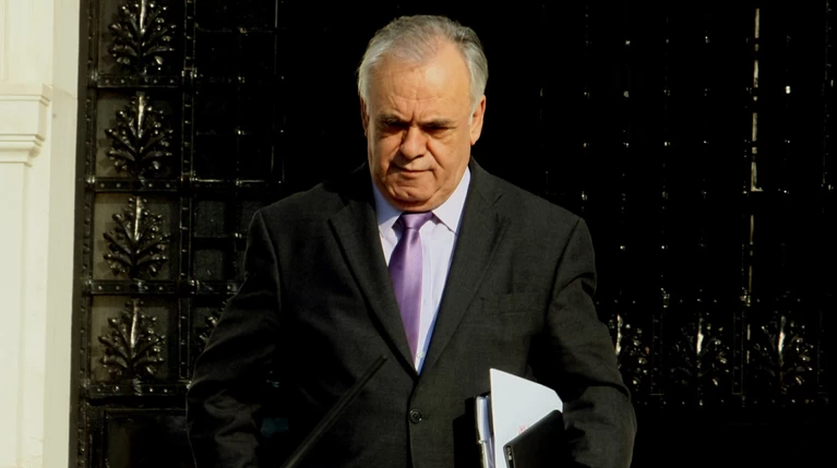 Δραγασάκης: «Βοηθήστε μας να βγούμε από το μαρτύριο του Σισύφου»