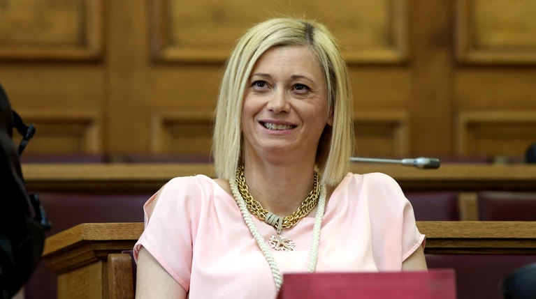 Ρ. Μακρή: «Αδειάζει» τον Ν. Φίλη για χάρη της Ζωής