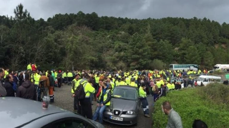 Χαλκιδική: Μπλόκα σε δύο σημεία από εργαζομένους στα μεταλλεία