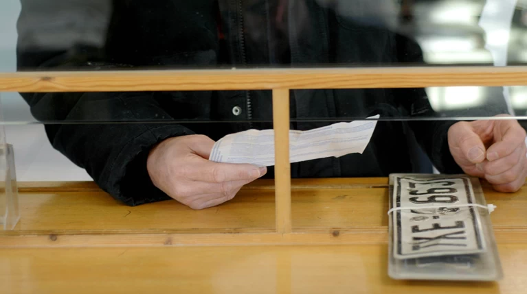 Βαλαβάνη: «Χάθηκαν» 754 εκατ. ευρώ από την κατάθεση πινακίδων από το 2009