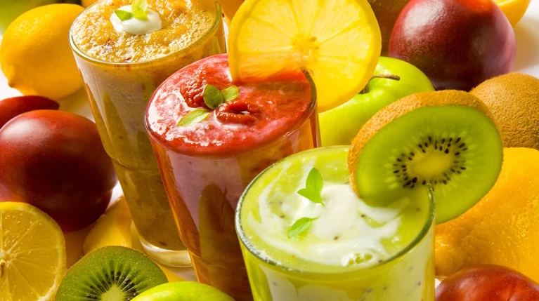Οι συνταγές για 4 smoothies που σας χορταίνουν και καίνε θερμίδες!