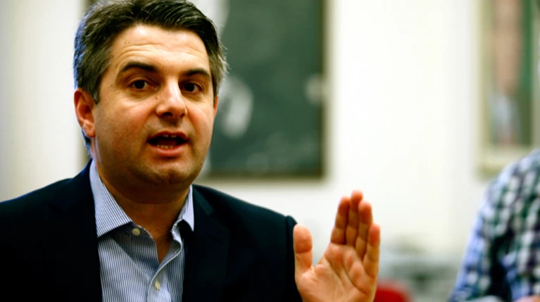 Υποψήφιος πρόεδρος του ΠΑΣΟΚ ο Οδυσσέας Κωνσταντινόπουλος