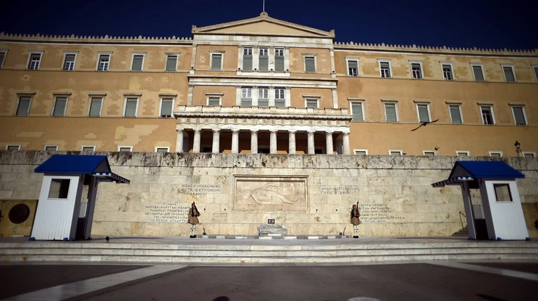 Για βαθύ διχασμό και γκρίζα Ελλάδα μιλούν τα διεθνή ΜΜΕ