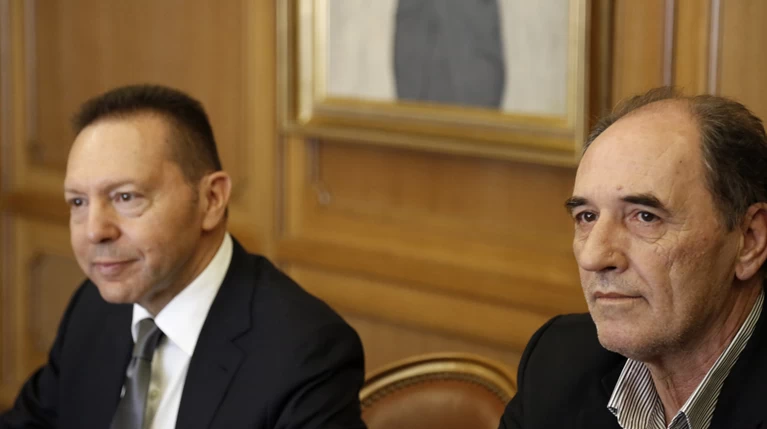 Έκτακτα μέτρα για μικρή ανάσα στην οικονομία