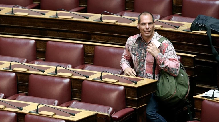 Δείτε πού βρήκε αυτό το πουκάμισο ο Βαρουφάκης