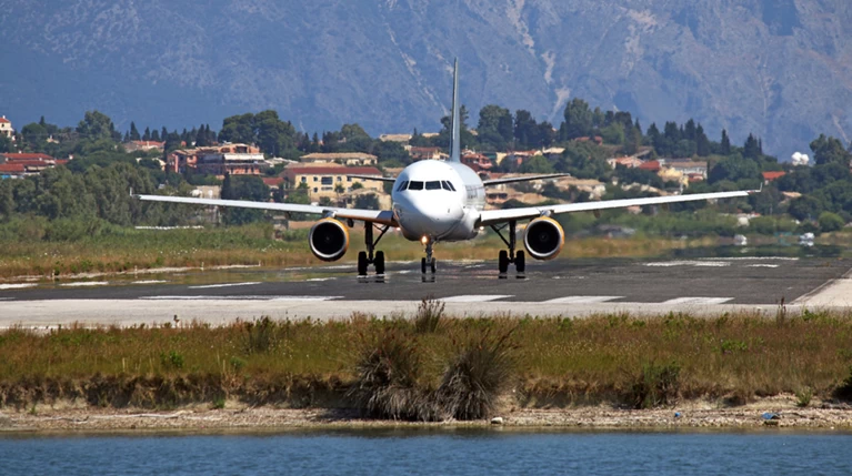 Στη γερμανική Fraport τα 14 περιφερειακά αεροδρόμια