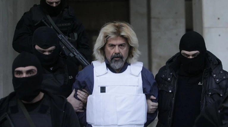 Ο Χριστόδουλος Ξηρός έβαλε φωτιά στο κελί του