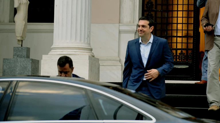 Γρίφοι με το «καλημέρα» στην πορεία για τις κάλπες