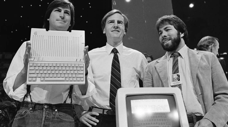 Apple: Από ένα γκαράζ στην κορυφή του κόσμου