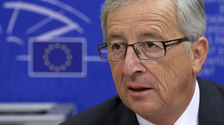 Γιούνκερ σε Θάνου: Απαραίτητη η στήριξη του προγράμματος
