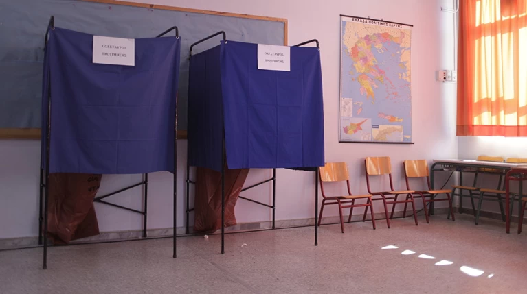 ΣΥΡΙΖΑ και ΝΔ ψάχνουν τους ψηφοφόρους που έφυγαν