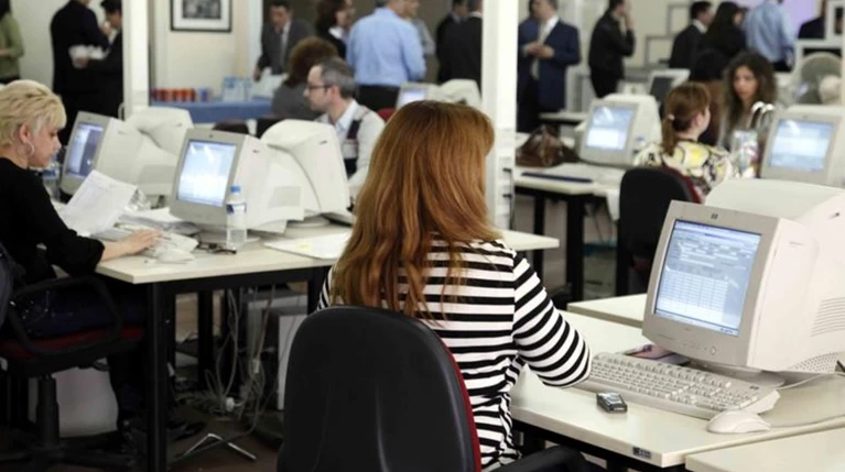 Ασφαλιστικό: Τι αλλάζει για 400.000 ασφαλισμένους - Ανατροπές στην 35ετία