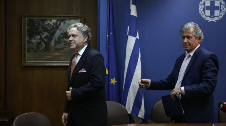 Οι συντάξεις στο απόσπασμα ενώ έπονται νέα μέτρα φωτιά