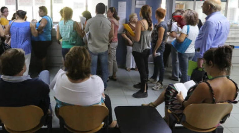 Φοροκαταιγίδα από Δευτέρα για αγρότες και επιχειρήσεις