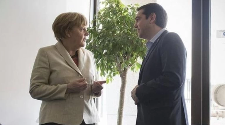Politico: Το Βερολίνο θέλει σταδιακή ελάφρυνση του ελληνικού χρέους