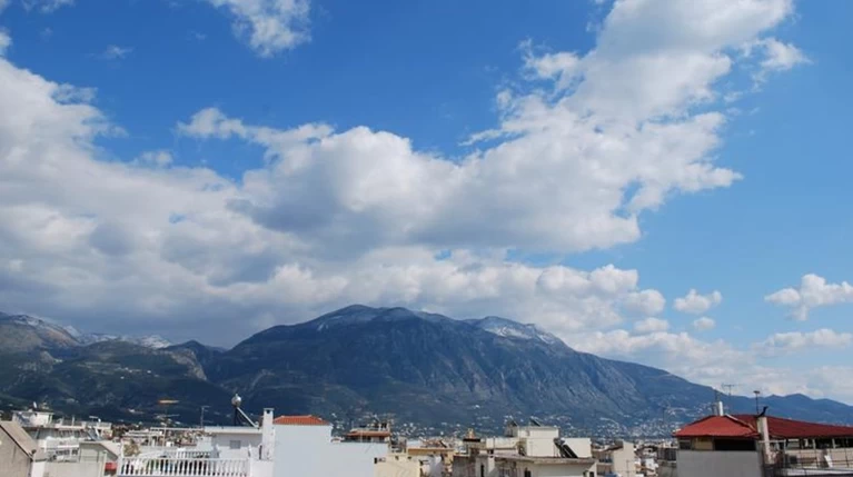 Ηλιοφάνεια και μικρή άνοδος της θερμοκρασίας σε όλη τη χώρα