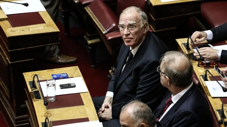 Η συγκίνηση του Λεβέντη στην πρεμιέρα του στο Κοινοβούλιο (φωτο)