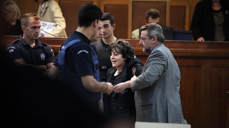 Νέα αθλιότητα σε βάρος της μητέρας του Π.Φύσσα από Χρυσαυγίτη πυρονόμο