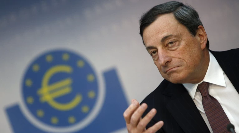 Υπέρ της ελάφρυνσης του ελληνικού χρέους τάσσεται δημόσια ο Ντράγκι