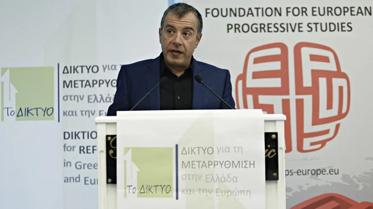 Θεοδωράκης:Άλλο ο διάλογος, άλλο η συμπόρευση με τους μηχανισμούς