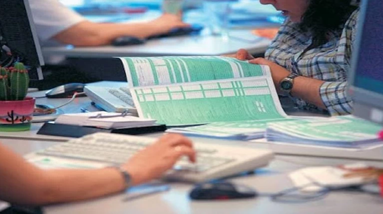 15νθήμερο με φόρους-φωτιά. Ποιοι πληρώνουν τη λυπητερή