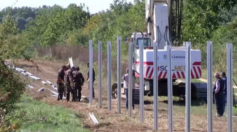 Η Ουγγαρία σφραγίζει τα σύνορά της με Κροατία τα μεσάνυχτα