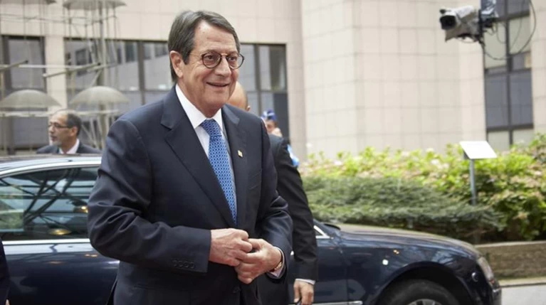 Ο κύπριος πρόεδρος τρολάρει μέσω twitter τον ΓΓ του ΑΚΕΛ!