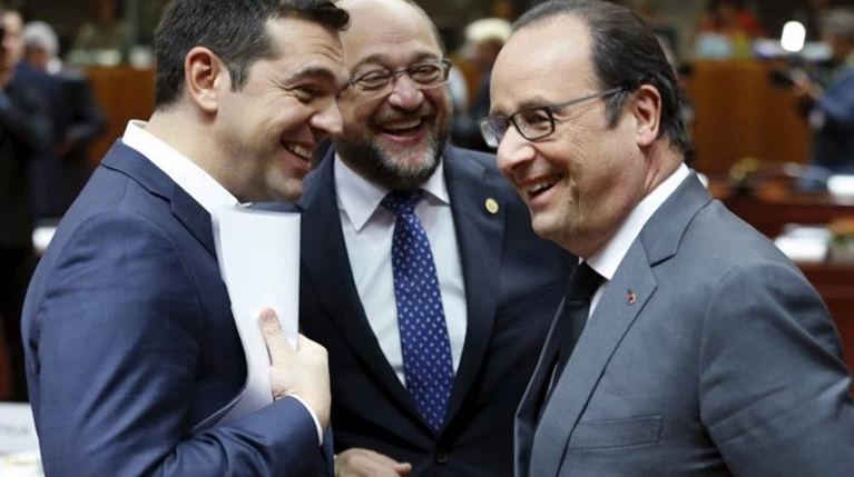 Το Μαξίμου προσβλέπει ξανά στον Ολάντ για το θέμα τους χρέους