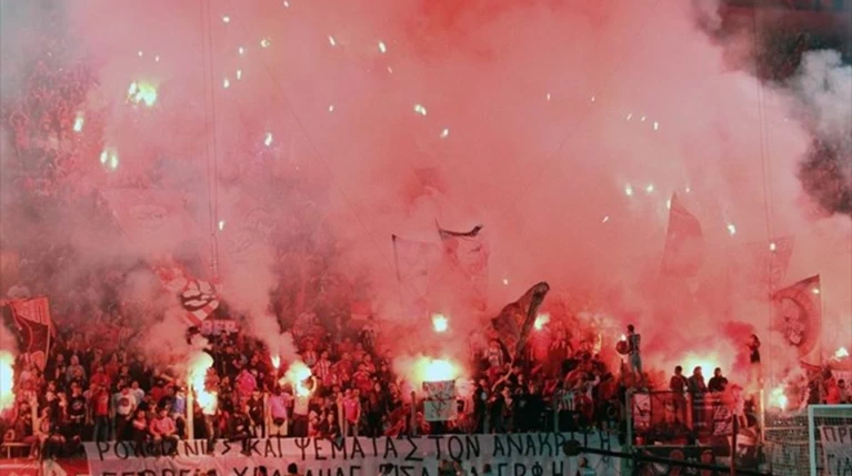 Με 4-0 συνέτριψε ο Ολυμπιακός την ΑΕΚ