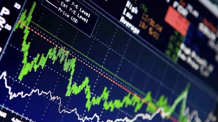 Reuters: Σε χαμηλό έτους τα 2ετή ελληνικά ομόλογα