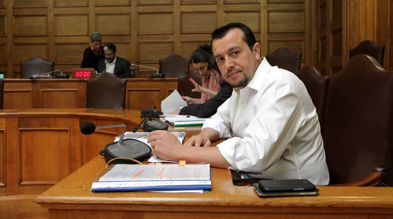 Άγρια σύγκρουση στη Βουλή για τις τηλεοπτικές άδειες