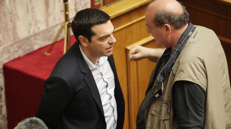 Μύλος για τα σχολεία και τις «πενταροδεκάρες» του Φίλη