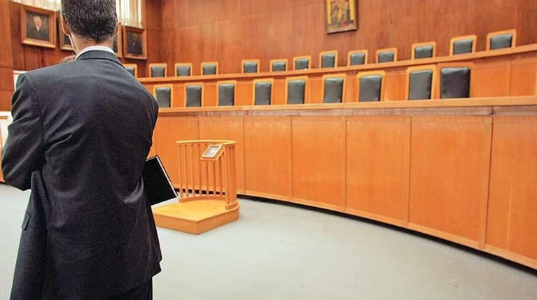 Απειλούν οι δικηγόροι με αποχή από τις φορολογικές δίκες