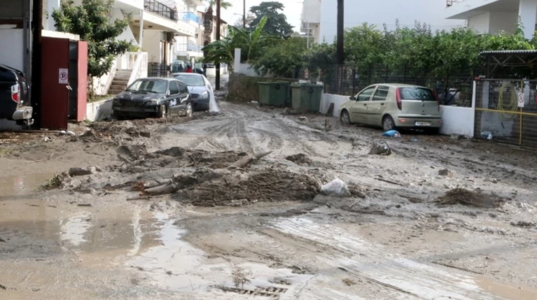 Προβλήματα από την κακοκαιρία σε όλη τη χώρα