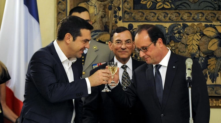 Τι δώρο έφερε από το Παρίσι ο Ολάντ στον Τσίπρα
