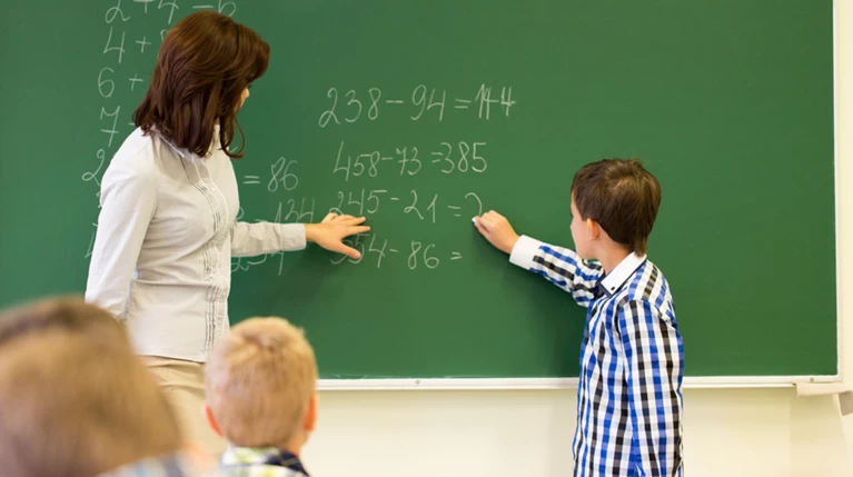 Προσλήψεις 1.000-2.000 αναπληρωτών με τροπολογία Φίλη