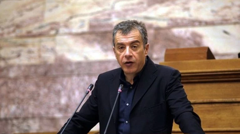 Θεοδωράκης: Τροχονόμος της διαπλοκής ο Παππάς