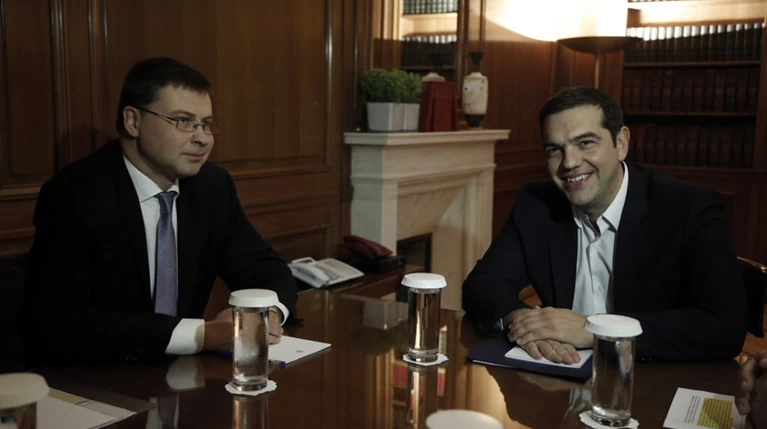 Ο διάλογος Τσίπρα- Ντομπρόβσκις για τον Στουρνάρα