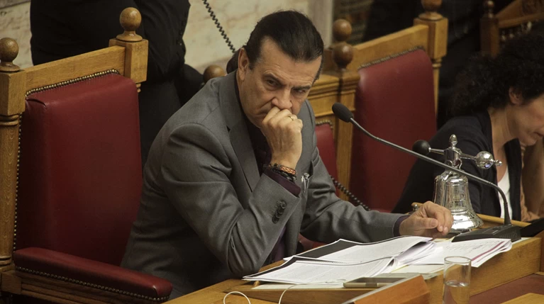 Aδειάζει Φίλη ο Κουράκης: ΦΠΑ σημαίνει απολύσεις για πολλούς εκπαιδευτικούς
