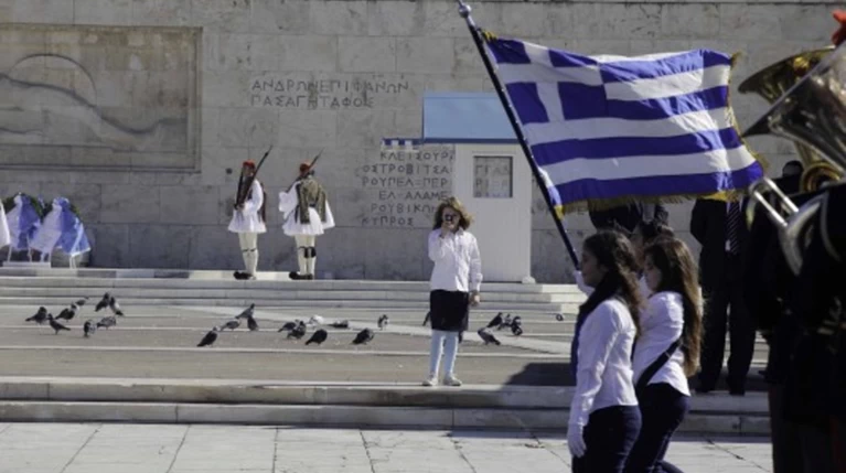 Κυκλοφοριακές ρυθμίσεις σε Αθήνα και Πειραιά για τις παρελάσεις