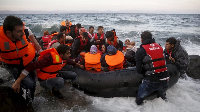 Επιχείρηση διάσωσης προσφύγων στο Αγαθονήσι. Δύο νεκρά παιδιά στη Λέσβο