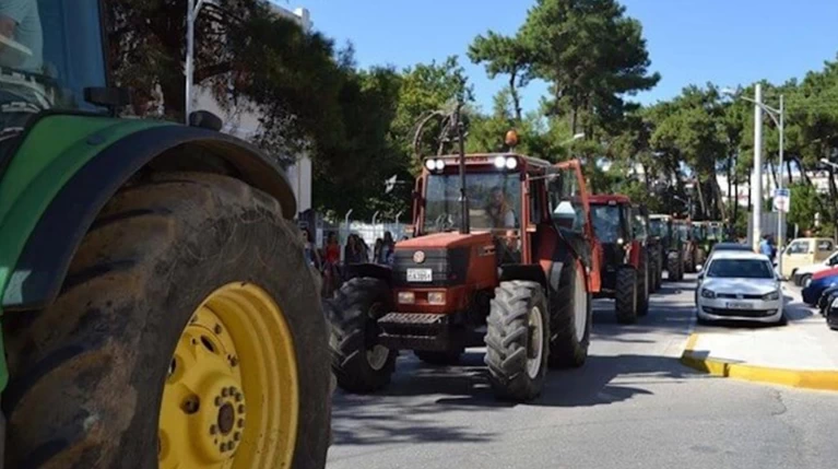 Από τα μπλόκα κατεβαίνουν στην Αθήνα οι αγρότες