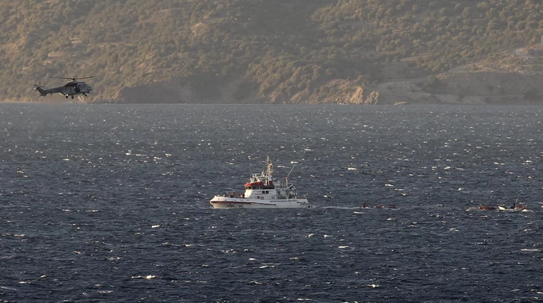 Παραλίγο νέα τραγωδία με δεκάδες πρόσφυγες στη Χίο