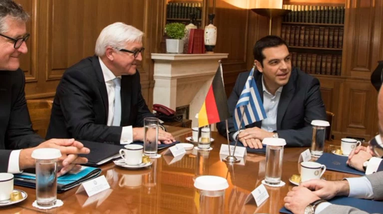 Το μήνυμα Στάινμαγερ: Βάρος το προσφυγικό, αλλά το Μνημόνιο θα εφαρμοστεί