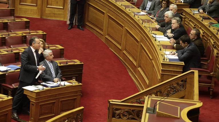 Το μισό υπουργικό στην Ώρα του Πρωθυπουργού στη Βουλή